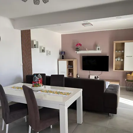 Apartment Near Sea ,,brale
